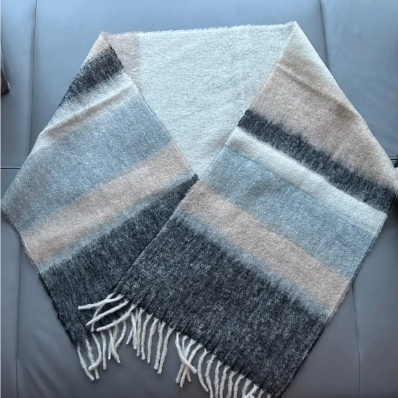 J Crew Chunky Wool Scarf - Picture 2 of 5